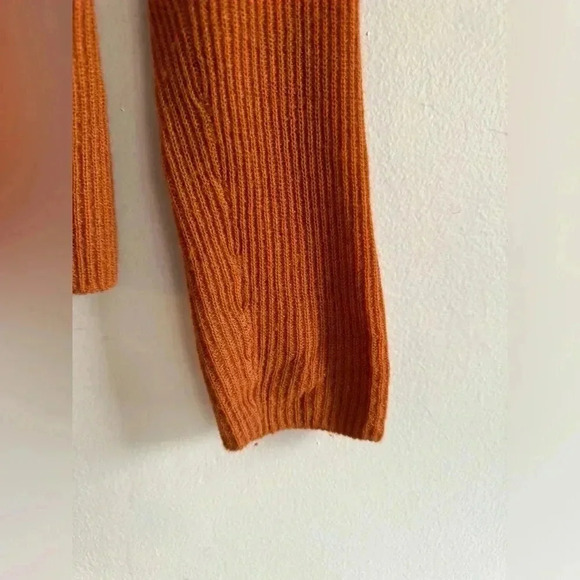 Vince Lightweight Cashmere Long Sleeve V-Neck Henley Sweater (00571) - Picture 8 of 13